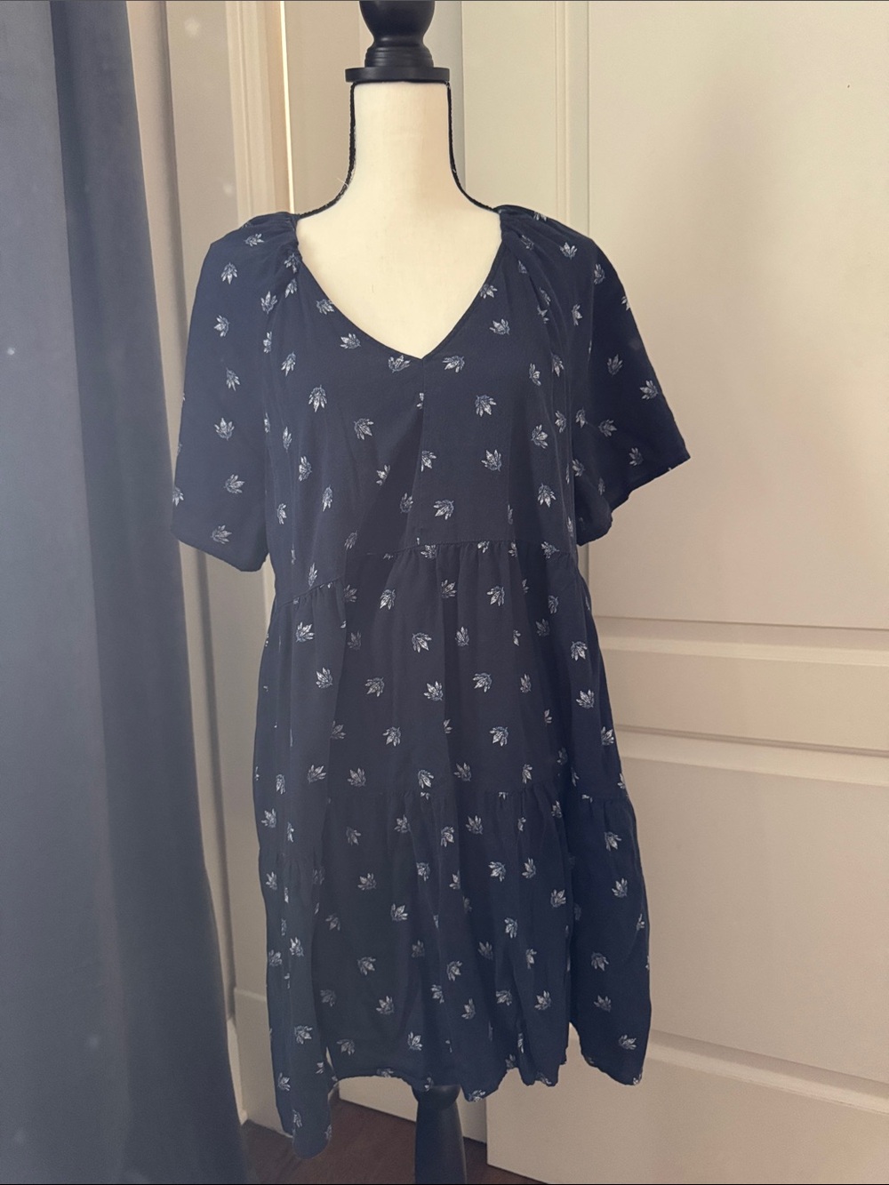 Old Navy Navy Floral V-Neck Tiered Dress